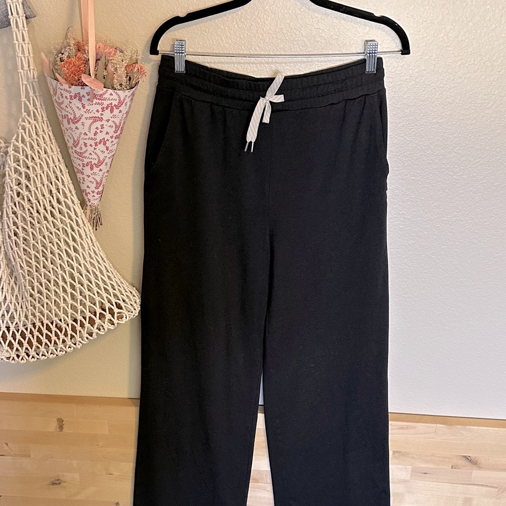 Vuori Halo Essential Wide Leg Black Heather Lounge Pants- Size M long
